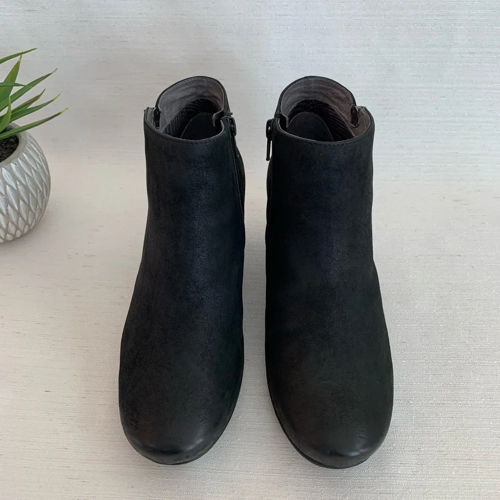 Abeo Rommie Neutral Black Suede Leather Heeled Ankle Booties Woman’s 7N - Picture 2 of 15